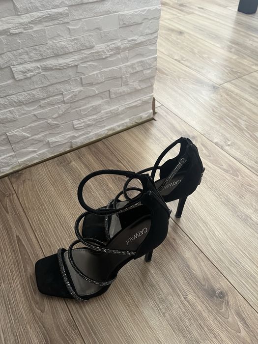 Szpilki czarne catwalk
