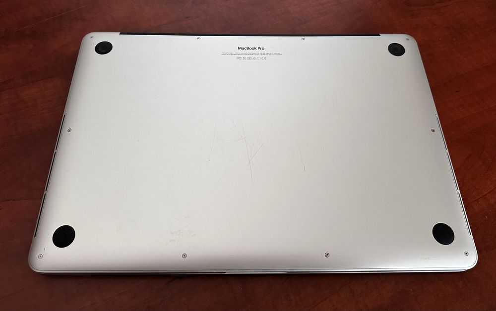 MacBook Pro 2015 15 дюймів, 256/16, i7 — гарний стан