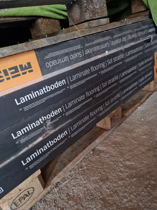 Piso laminado de madeira cinza