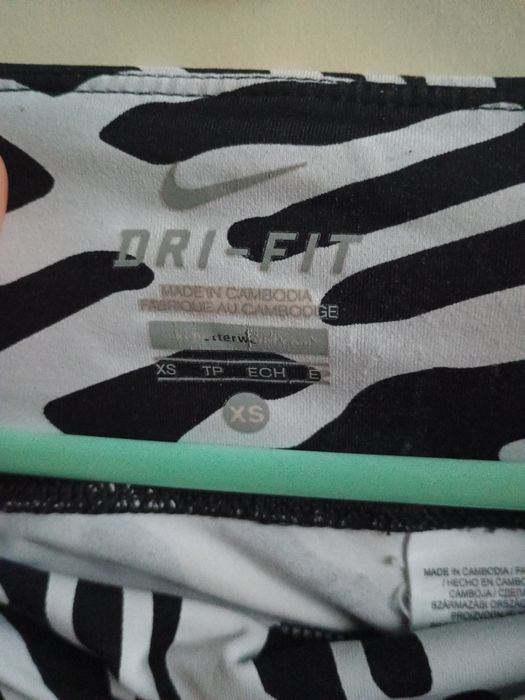 Rybaczki Nike dri-fit XS  zebra