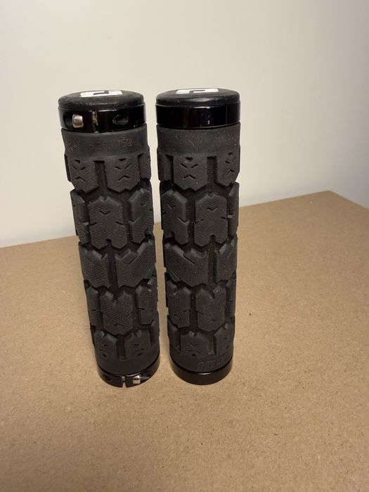 Chwyty rowerowe gripy ODI Rough prawie nowe