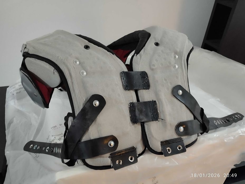 Ombreira leve para futebol americano