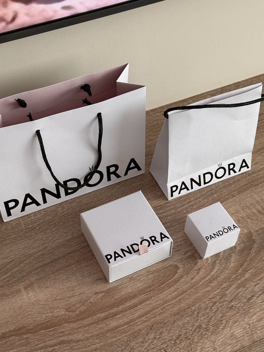 Коробочки та пакети Pandora великі та маленькі
