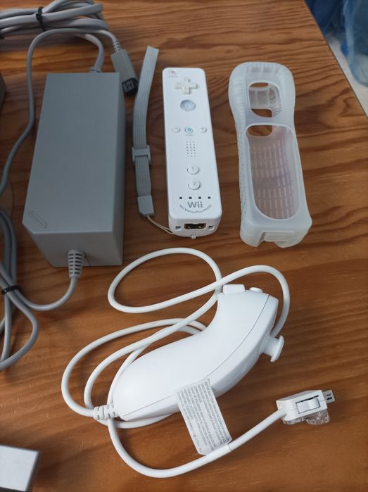 Wii Console + Controller + Cover + Nunchuck64739077997571122