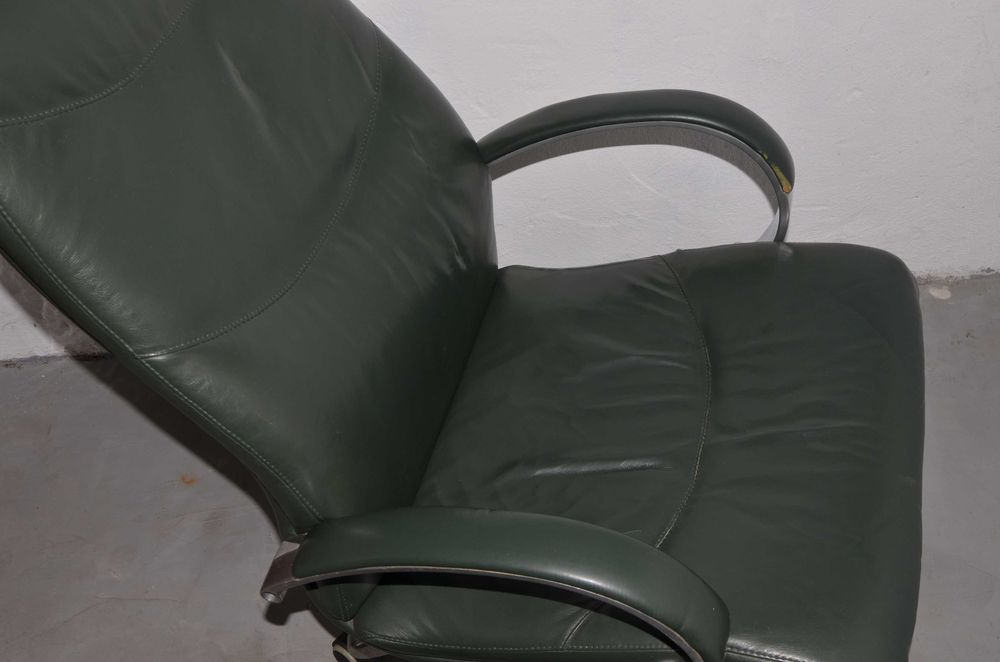 Fotel biurowy, zielona skóra, podstawa jezdna, Profim