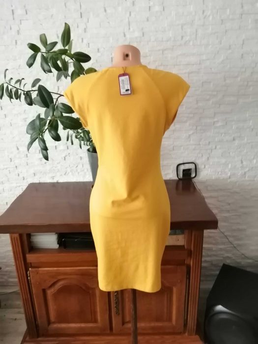 Piękna wyszczuplająca sukienka Ted Baker roz. M-L