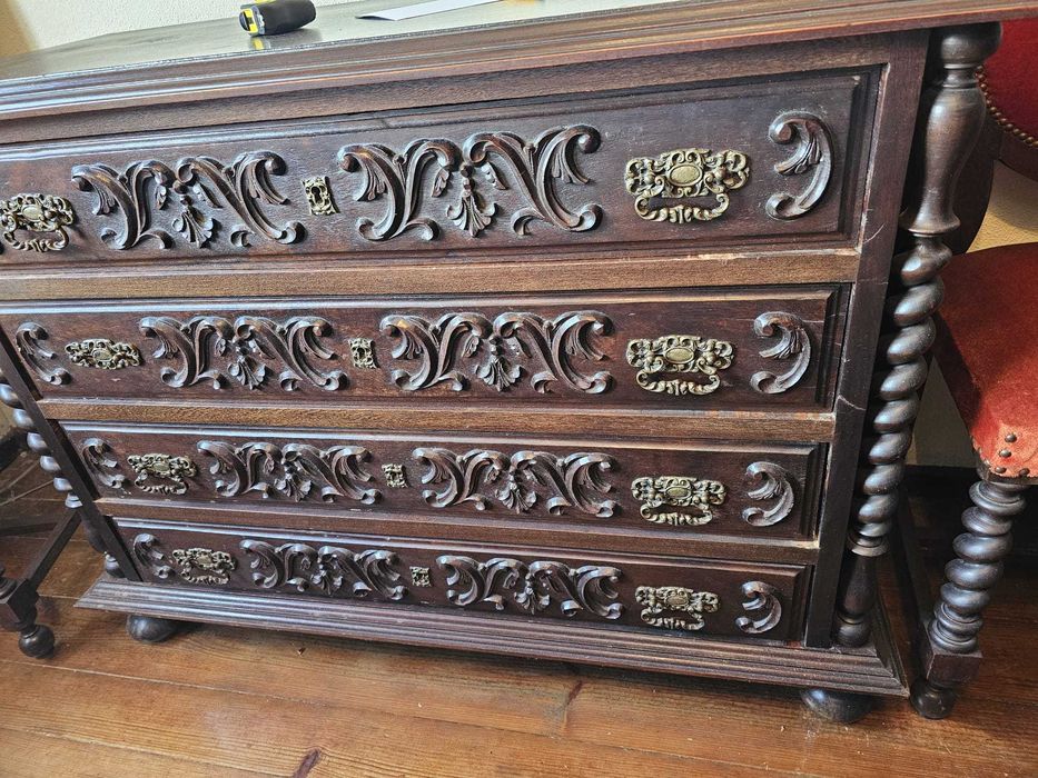 Móveis de quarto estilo séc XIX