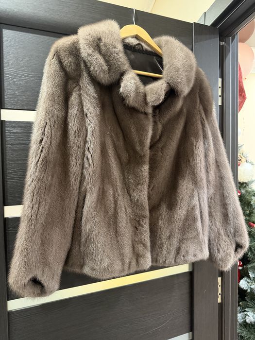 Продам норкову шубу