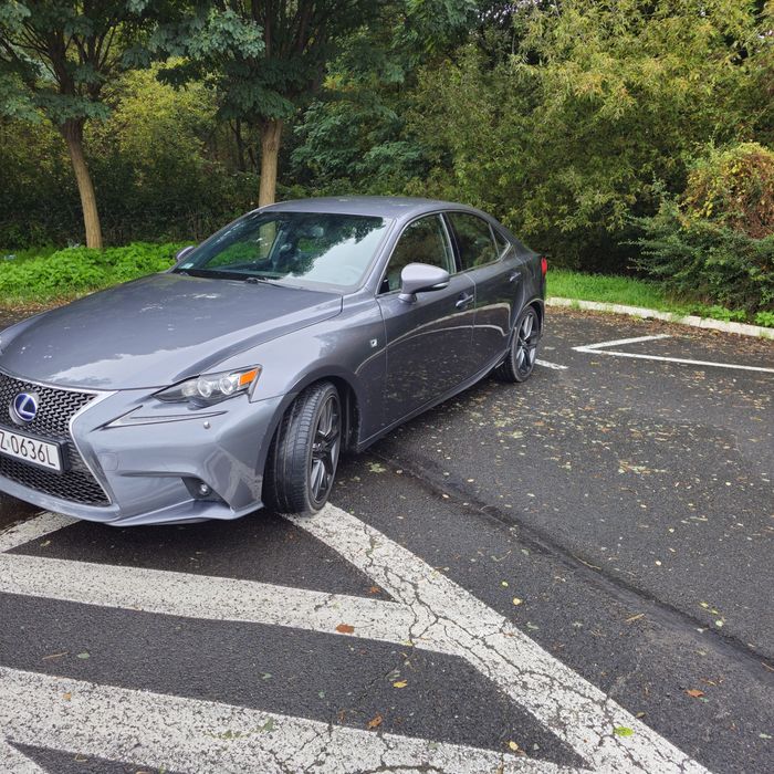 Lexus IS