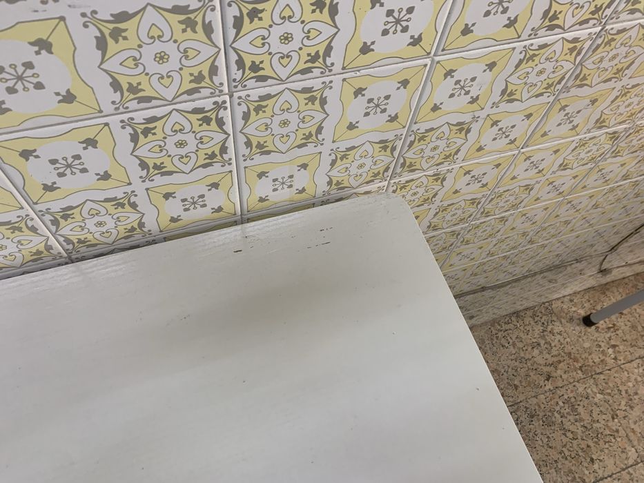 mesa de cozinha extensível mais duas cadeiras