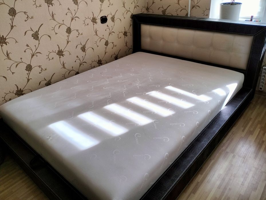 Двоспальне ліжко, ліжко в спальню