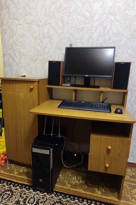 Комп'ютерний стіл для навчання