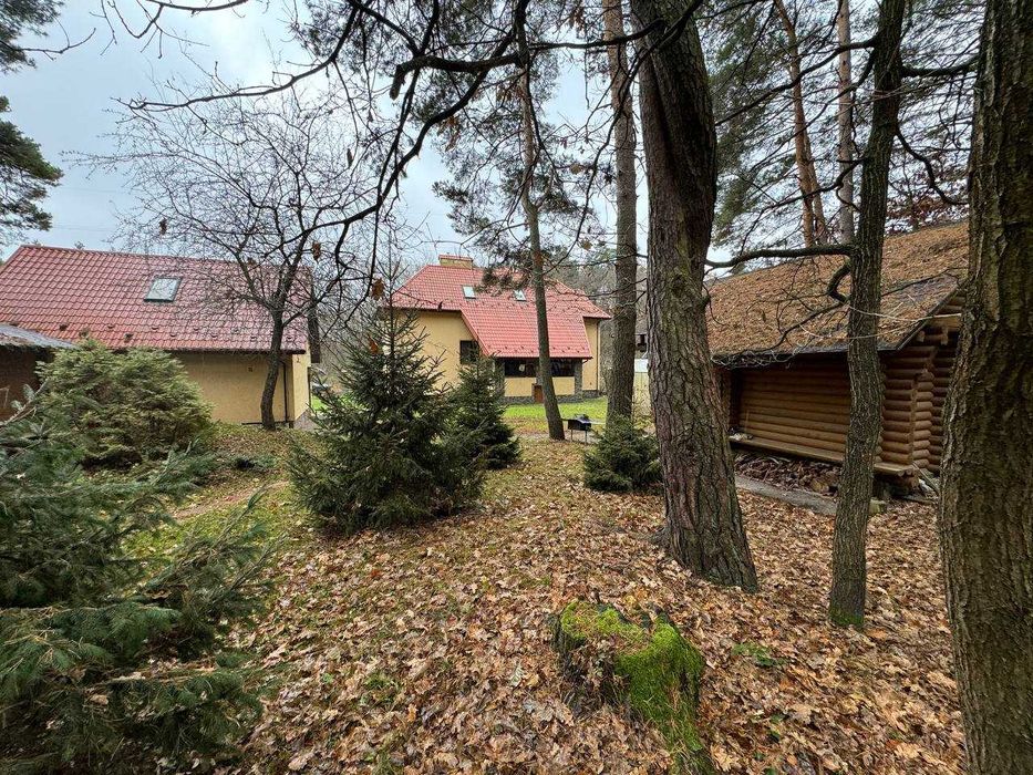 Продається двоповерховий  будинок у Брюховичах поряд з лісом
