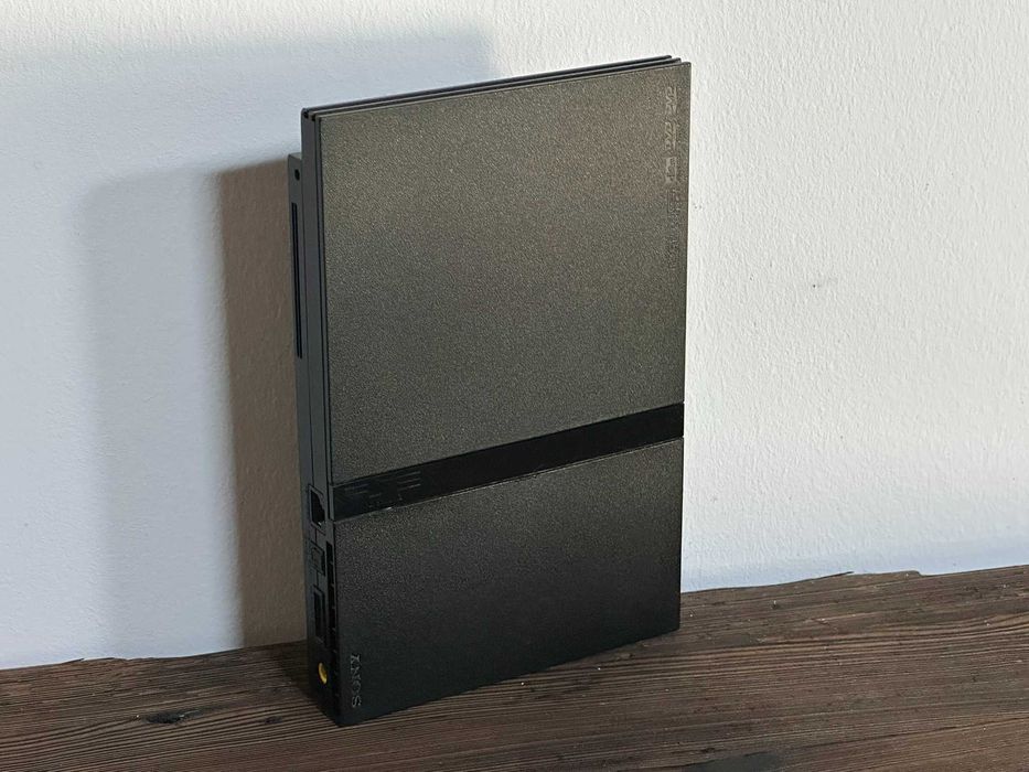 Playstation 2 PS2 Slim + okablowanie - ładna, świetny laser, po serwisie, plomba SONY!