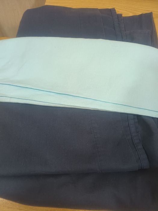 Lençol azul escuro cama de solteiro e fronha azul claro