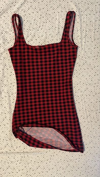 Vestido vermelho e preto , casual