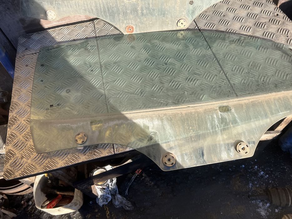 Стекло в дверь Хюндай купе hyundai coupe 96год