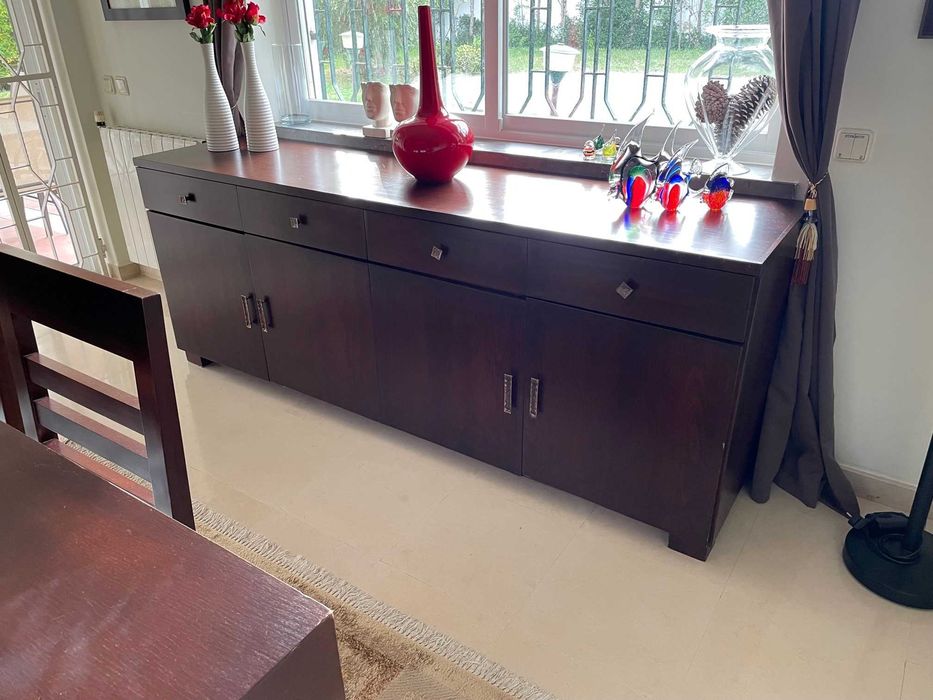 Mesa sala de jantar, oito cadeiras e estante de sala