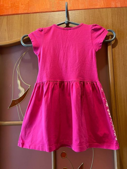 Сукня на дівчину ріст 104- 110см Колір - малина . Длина 52см. талія 28