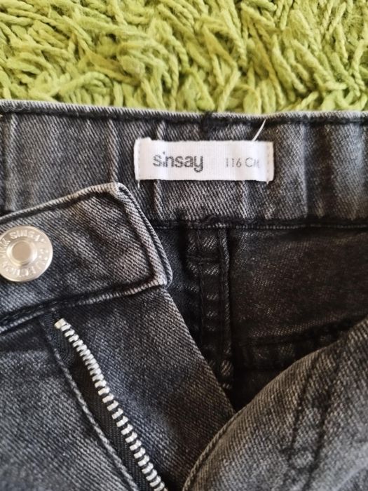 Dziecięce spodnie jeansowe Sinsay rozm 116