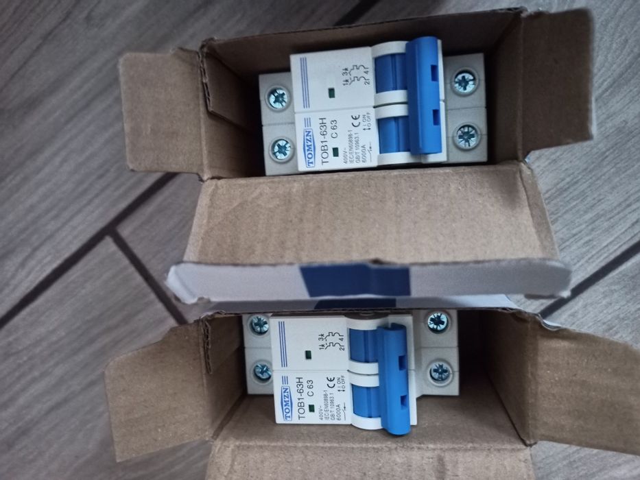 Реле напруги; Ручне перемикання АВР (Автомат вводу резерва)2-4 полюса