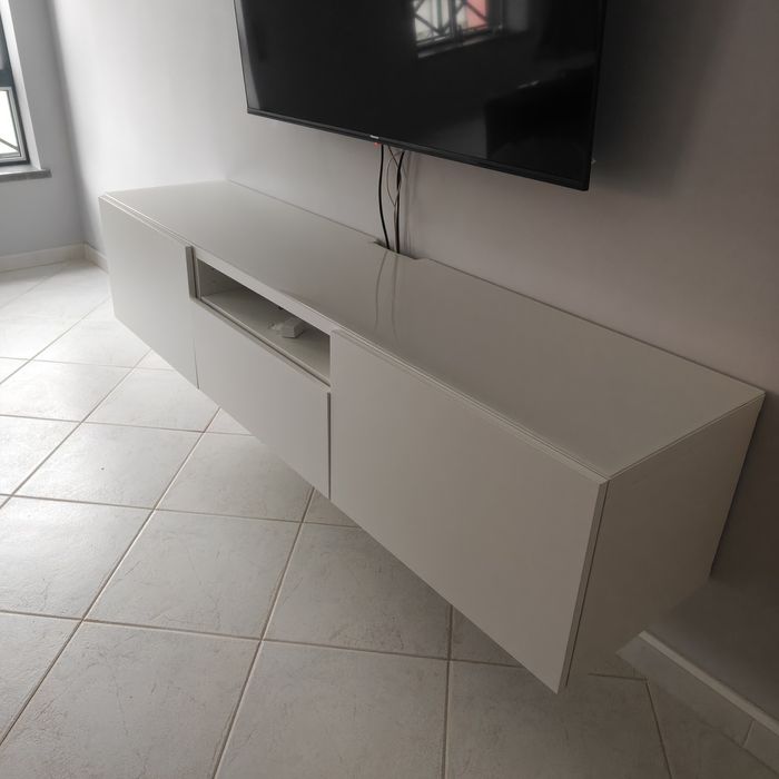 Móvel de TV Besta + Vidro Branco