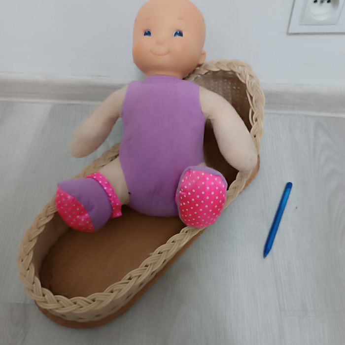 Lalka z koszyczekiem