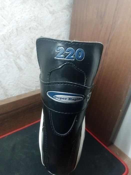 ковзани CCM Super Rapide, Розмір 40-41 EU (Тримач 246 мм)