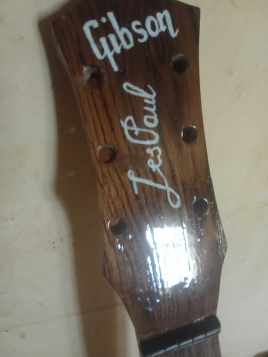 Электрогитара Les Pol