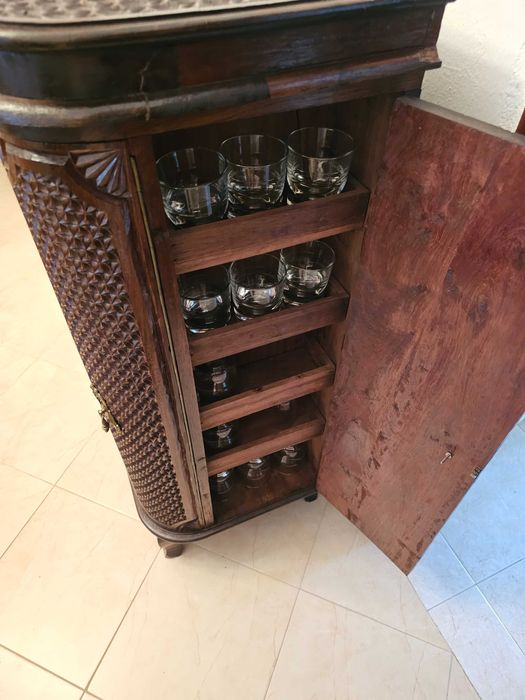 Móvel Bar Antigo em Madeira Maciça, original de Macau