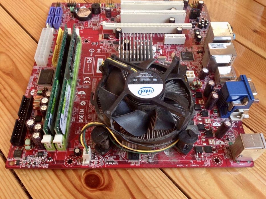 Материнская плата с процессором Dual-Core E1400 и памятью