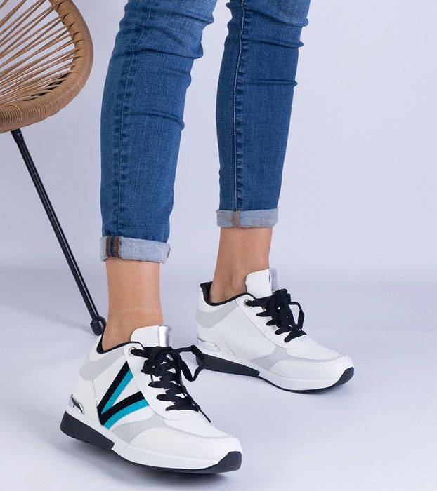 Białe sneakersy damskie na ukrytym koturnie Ninella