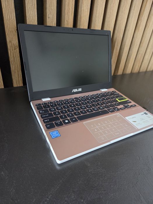 Laptop Asus SonicMaster E210M