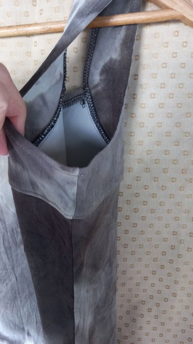 Vestido alças em tons de castanho e elasticidade