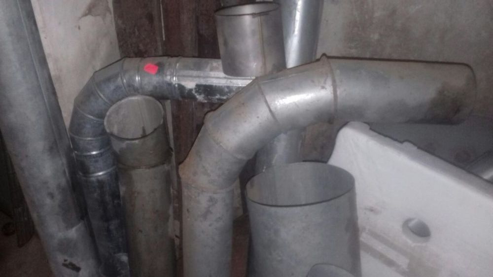 Предлагаю оцинковые трубы d-8см,d-20 см,d-10см с коленом