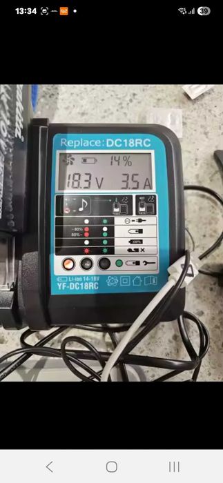 Ladowarka  do baterii 18 V typu mak