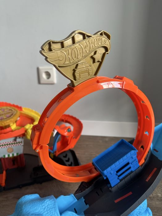 Hot wheels трек, кобра, динозавр