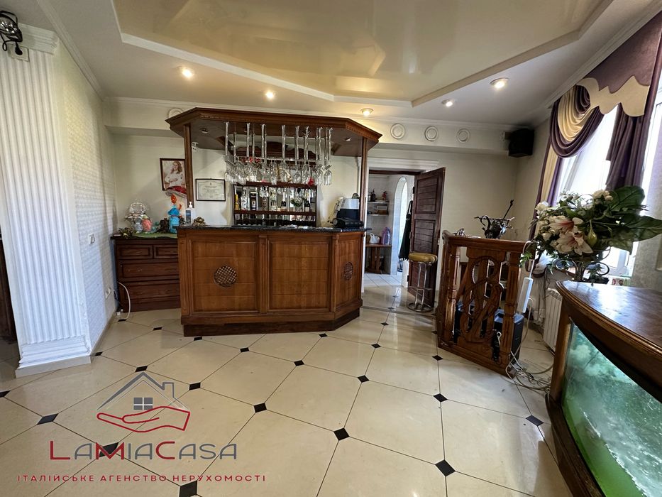 Оренда ресторану , з обладнанням та гарним ремонтом