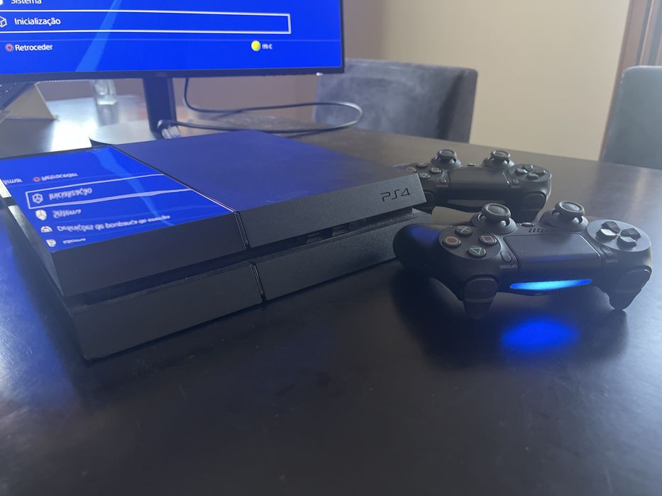 PS4 500gb + 2 comandos