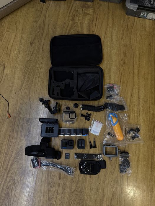 Kamerka sportowa GoPro Hero 11 Black 5 baterii Endurance szkiełko dużo akcesorii ładowarka i powerbank case pionowy handband duży zestaw