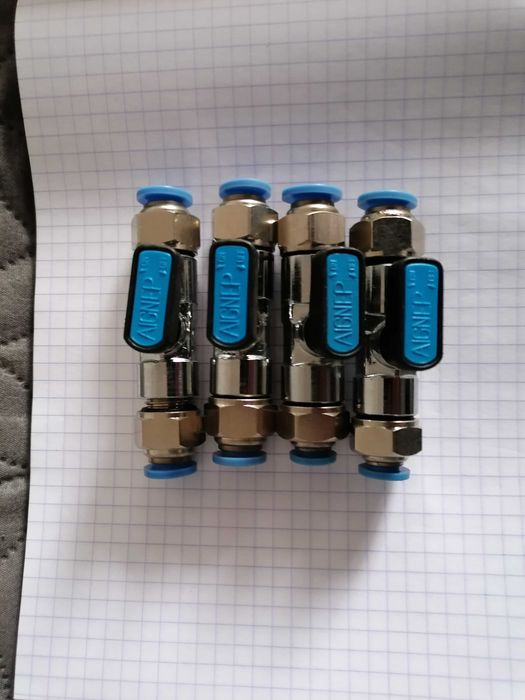 Komplet 4 zaworów kulowych Aignep 1/4" szybkozłączki pneumatyczne,nowe