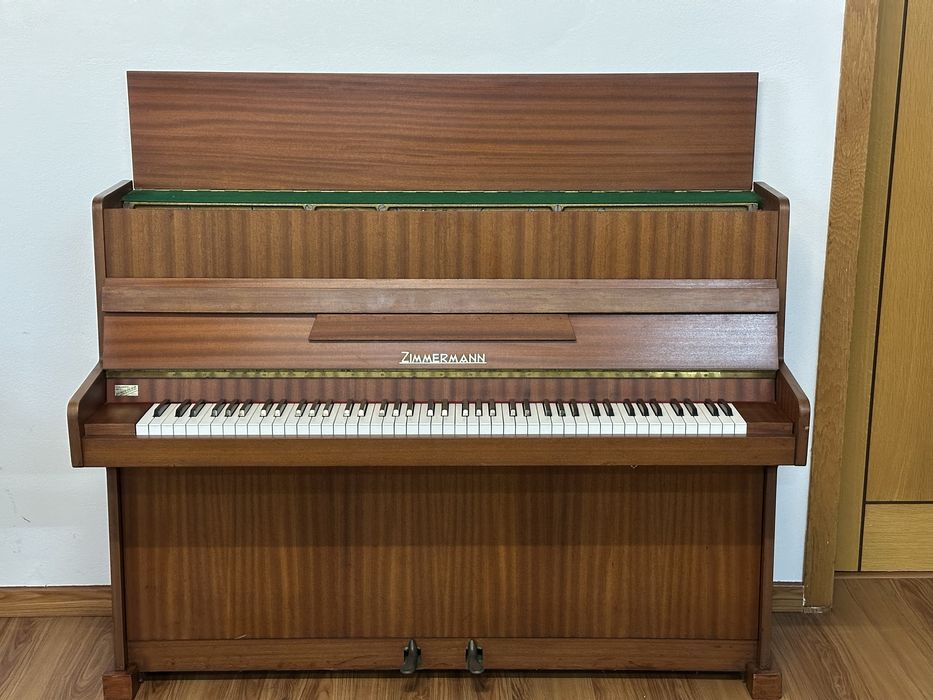 Piano Zimmerman restaurado e afinado