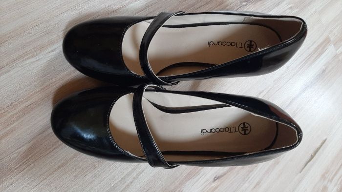 Czarne lakierowane szpilki r 38