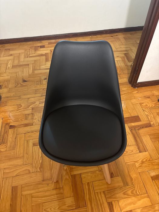 Mesa com jogo de 4 Cadeiras