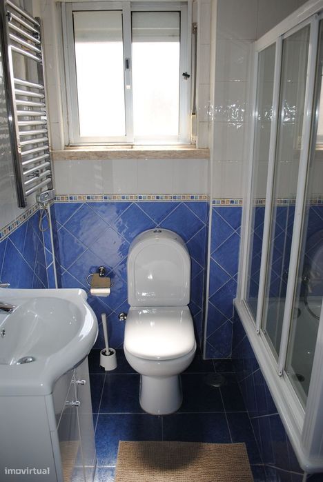 Apartamento T2 com terraço em Linda-a-Velha