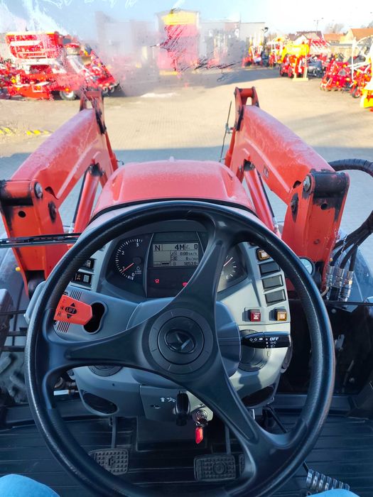 Ciągnik Kubota M6-101 US z ładowaczem  Trac-Lift