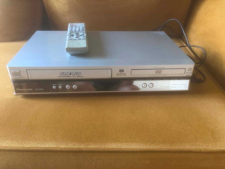 Magnetowid + odtwarzacz dvd 2w1 Panasonic NV-VP30