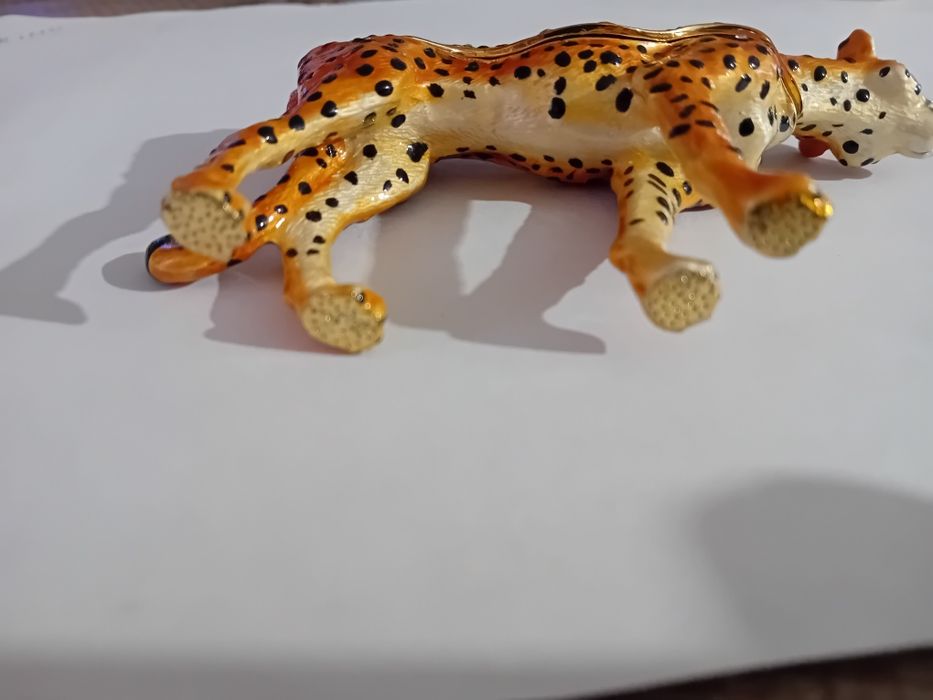 Фарфоровые и стеклянные статуэтки  SWAROVSKI