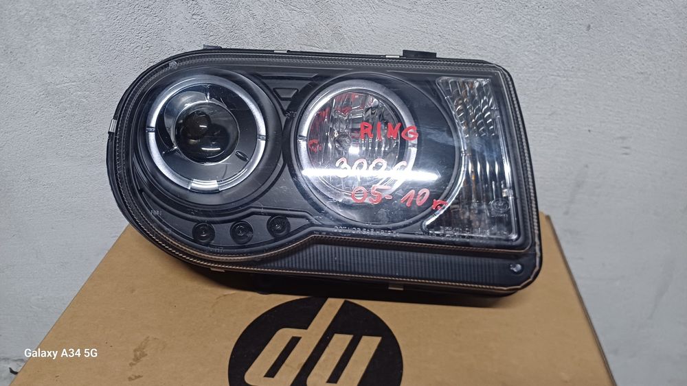 Lampa prawa chrysler 300 C  ring