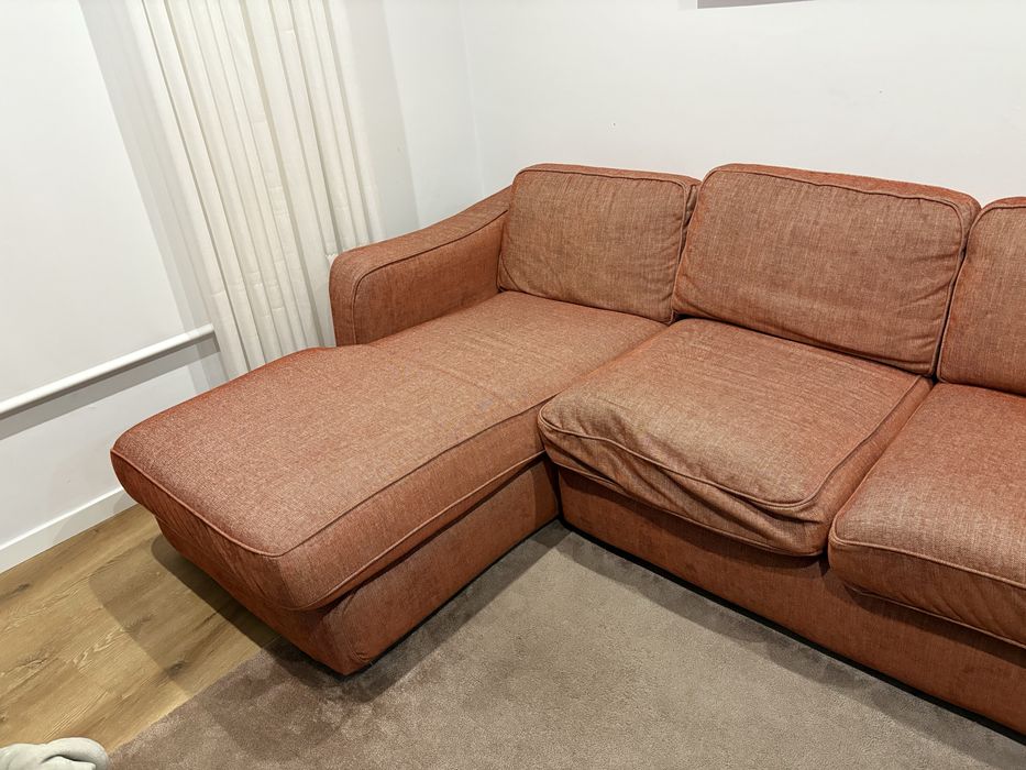 Sofá com chaise longue em excelente estado de conservação